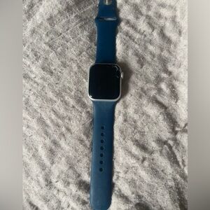 Apple Watch SE! The screen in broken but it still works!